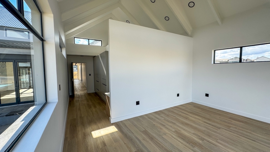 5 Bedroom Property for Sale in Woodland Hills Bergendal Free State